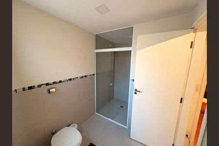 Banheiro de apartamento à venda com 1 quarto, 64m² em Guarani, Campinas