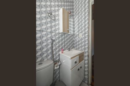 Banheiro de apartamento para alugar com 1 quarto, 42m² em Jardim Dona Leopoldina, Porto Alegre