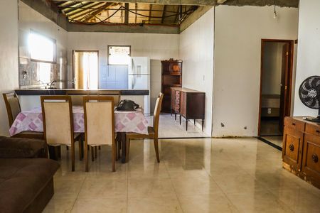 Casa para alugar com 336m², 3 quartos e 2 vagas Casa para alugar com 336m², 3 quartos e 2 vagasSala