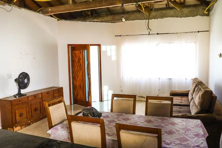 Casa para alugar com 336m², 3 quartos e 2 vagas Casa para alugar com 336m², 3 quartos e 2 vagasSala