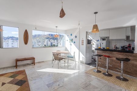 Sala de apartamento para alugar com 2 quartos, 75m² em São Pedro, Belo Horizonte