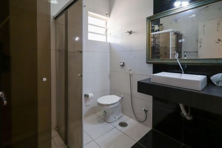 Banheiro Social de casa para alugar com 3 quartos, 120m² em Vila Marari, São Paulo