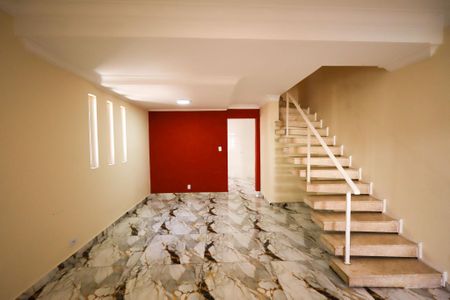Casa para alugar com 3 quartos, 120m² em Vila Marari, São Paulo