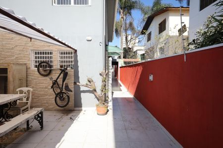 Área de Serviço e Quintal de casa para alugar com 3 quartos, 120m² em Vila Marari, São Paulo