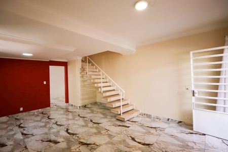 Casa para alugar com 120m², 3 quartos e 3 vagas Casa para alugar com 120m², 3 quartos e 3 vagasSala