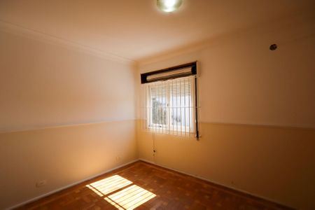 Quarto 1 de casa para alugar com 3 quartos, 120m² em Vila Marari, São Paulo