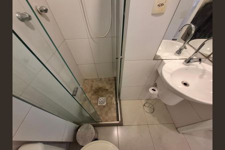 Banheiro de apartamento à venda com 1 quarto, 25m² em Flamengo, Rio de Janeiro