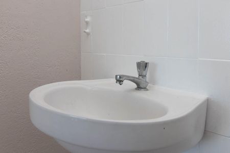 Banheiro de apartamento para alugar com 1 quarto, 36m² em Ipanema, Porto Alegre