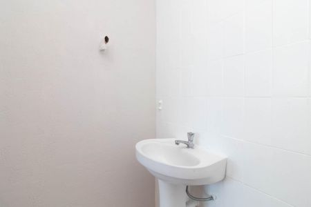 Banheiro de apartamento para alugar com 1 quarto, 36m² em Ipanema, Porto Alegre