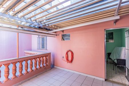 Casa para alugar com 180m², 3 quartos e 2 vagas Casa para alugar com 180m², 3 quartos e 2 vagasVaranda intermediária