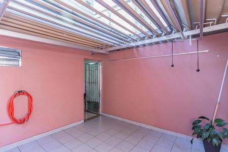 Casa para alugar com 180m², 3 quartos e 2 vagas Casa para alugar com 180m², 3 quartos e 2 vagasVaranda intermediária
