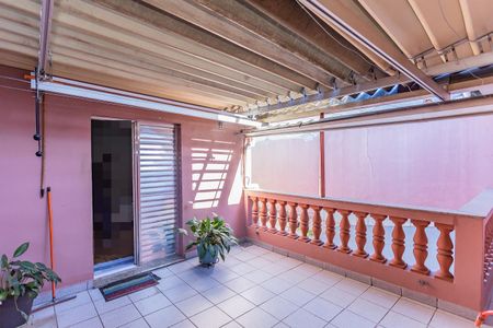 Casa para alugar com 180m², 3 quartos e 2 vagas Casa para alugar com 180m², 3 quartos e 2 vagasVaranda intermediária