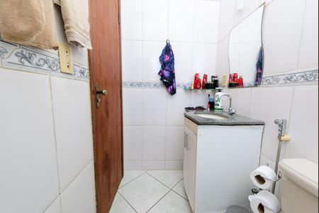Banheiro da Suíte de casa à venda com 3 quartos, 120m² em Santa Cruz Industrial, Contagem