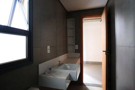 Apartamento à venda com 90m², 2 quartos e 2 vagas Apartamento à venda com 90m², 2 quartos e 2 vagasBanheiro da Suíte