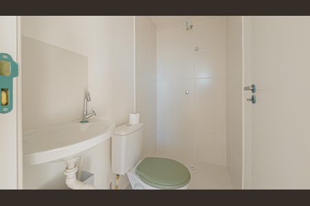 Banheiro de kitnet/studio para alugar com 1 quarto, 17m² em Vila Granada, São Paulo