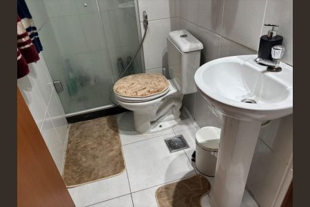 Apartamento à venda com 47m², 2 quartos e 1 vaga Apartamento à venda com 47m², 2 quartos e 1 vagaBanheiro