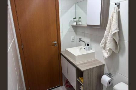 Apartamento à venda com 47m², 2 quartos e 1 vaga Apartamento à venda com 47m², 2 quartos e 1 vagaBanheiro