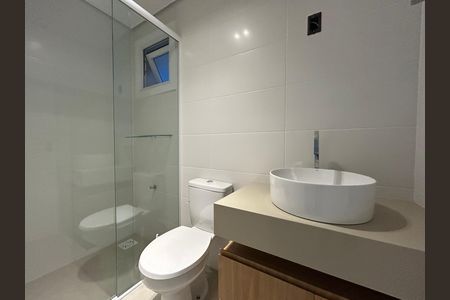 Banheiro social de apartamento para alugar com 3 quartos, 169m² em Campeche, Florianópolis