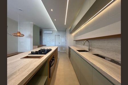 Apartamento para alugar com 169m², 3 quartos e 2 vagas Apartamento para alugar com 169m², 3 quartos e 2 vagasCozinha