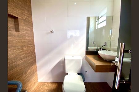 Banheiro de apartamento à venda com 4 quartos, 120m² em Fernão Dias, Belo Horizonte