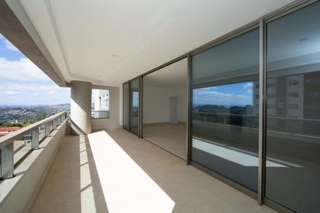 VARANDA de apartamento à venda com 4 quartos, 207m² em Vila das Flores, Nova Lima