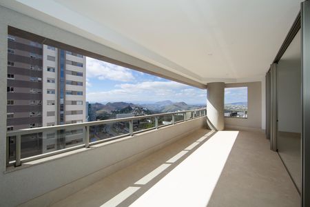 Apartamento à venda com 208m², 4 quartos e 3 vagas Apartamento à venda com 208m², 4 quartos e 3 vagasVARANDA