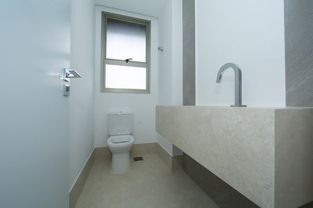 Apartamento à venda com 208m², 4 quartos e 3 vagas Apartamento à venda com 208m², 4 quartos e 3 vagasBANHEIRO1