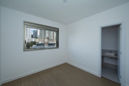 Apartamento à venda com 208m², 4 quartos e 3 vagas Apartamento à venda com 208m², 4 quartos e 3 vagasQUARTO3