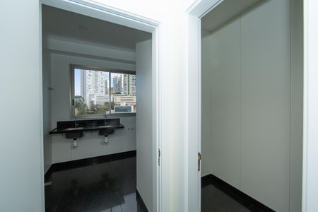 Apartamento à venda com 208m², 4 quartos e 3 vagas Apartamento à venda com 208m², 4 quartos e 3 vagasAREA DE SERVICO/DESPENSA