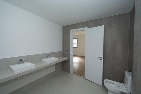 Apartamento à venda com 208m², 4 quartos e 3 vagas Apartamento à venda com 208m², 4 quartos e 3 vagasBANHEIRO5