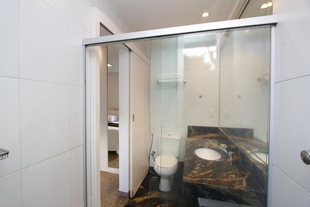 Banheiro de kitnet/studio à venda com 1 quarto, 29m² em Buritis, Belo Horizonte