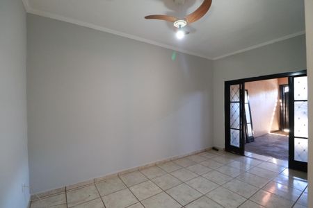 Casa para alugar com 150m², 2 quartos e 2 vagasSala