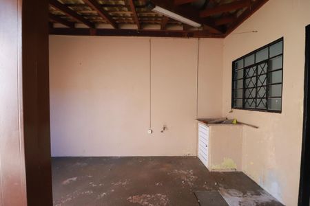 Casa para alugar com 150m², 2 quartos e 2 vagasÁrea de serviço 