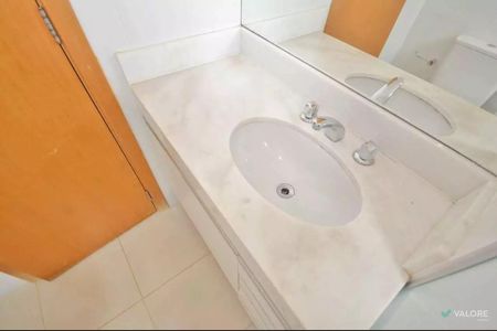 Apartamento à venda com 68m², 2 quartos e 2 vagasBanheiro da suíte