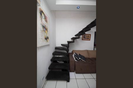 Casa para alugar com 100m², 2 quartos e 1 vaga Casa para alugar com 100m², 2 quartos e 1 vagaEscada