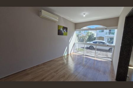 Casa de condomínio para alugar com 130m², 3 quartos e 1 vaga Casa de condomínio para alugar com 130m², 3 quartos e 1 vagaSala