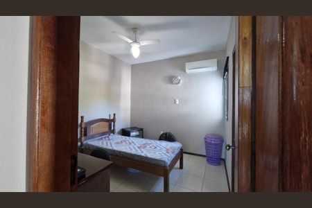 Quarto de casa de condomínio para alugar com 3 quartos, 130m² em Palmeiras, Cabo Frio