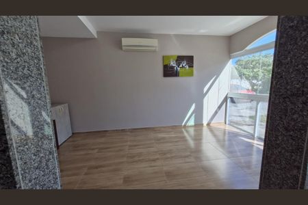 Casa de condomínio para alugar com 130m², 3 quartos e 1 vaga Casa de condomínio para alugar com 130m², 3 quartos e 1 vagaSala
