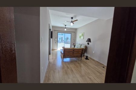 Sala de casa de condomínio para alugar com 3 quartos, 130m² em Palmeiras, Cabo Frio