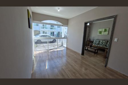 Casa de condomínio para alugar com 130m², 3 quartos e 1 vaga Casa de condomínio para alugar com 130m², 3 quartos e 1 vagaSala