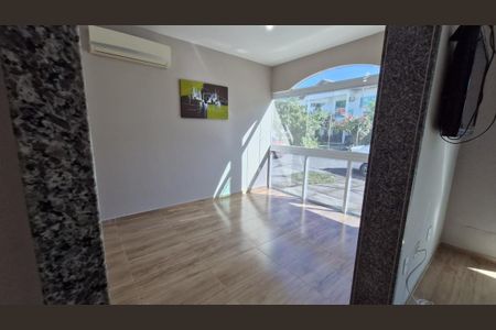 Casa de condomínio para alugar com 130m², 3 quartos e 1 vaga Casa de condomínio para alugar com 130m², 3 quartos e 1 vagaSala