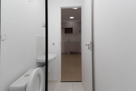 Banheiro de apartamento para alugar com 2 quartos, 28m² em Vila Nilo, São Paulo