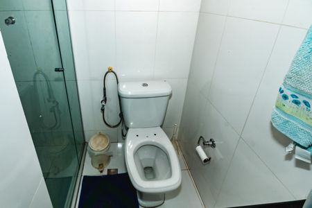 Banheiro social de apartamento à venda com 1 quarto, 55m² em Copacabana, Belo Horizonte