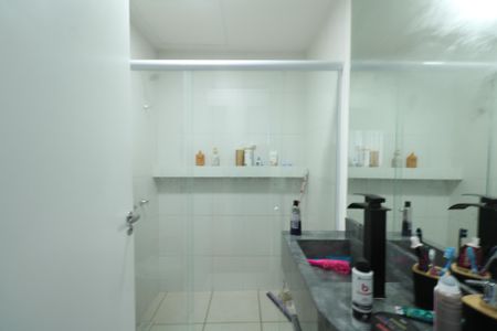Banheiro de apartamento para alugar com 3 quartos, 56m² em Jardim Canhema, Diadema