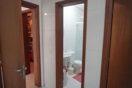Banheiro de serviço de casa de condomínio à venda com 7 quartos, 420m² em Alphaville, Santana de Parnaíba