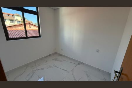 Quarto de apartamento à venda com 3 quartos, 150m² em Camargos, Belo Horizonte