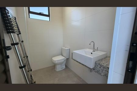 Banheiro  de apartamento à venda com 3 quartos, 150m² em Camargos, Belo Horizonte