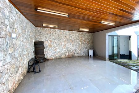 Garagem de casa de condomínio para alugar com 4 quartos, 500m² em Arvoredo, Nova Lima