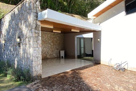Garagem de casa de condomínio para alugar com 4 quartos, 500m² em Arvoredo, Nova Lima