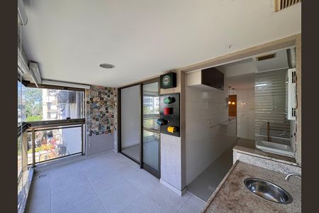 Apartamento à venda com 83m², 3 quartos e 1 vaga Apartamento à venda com 83m², 3 quartos e 1 vagaVaranda